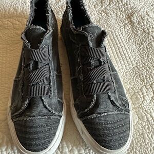 Gray Slip-On blowfish Sneakers